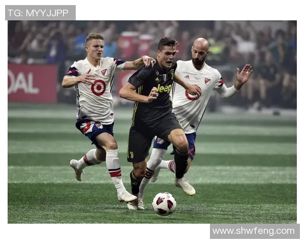 足球明星背影图文全景展示解析与精彩瞬间回顾